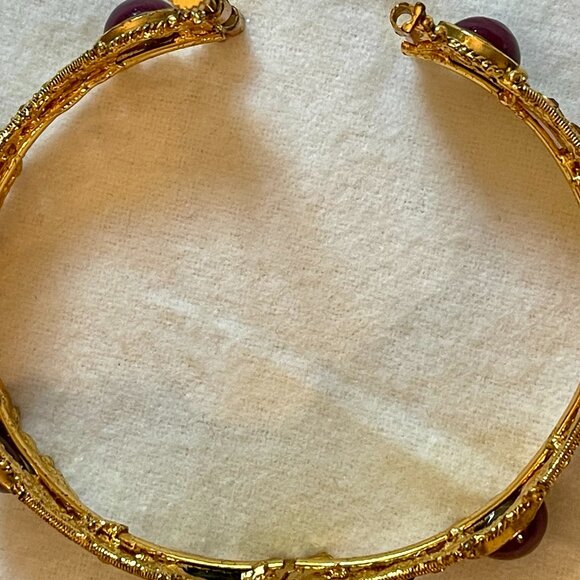 Indian gold-toned hinged bangle with crystals and green/red stones, screw close - Picture 6 of 13